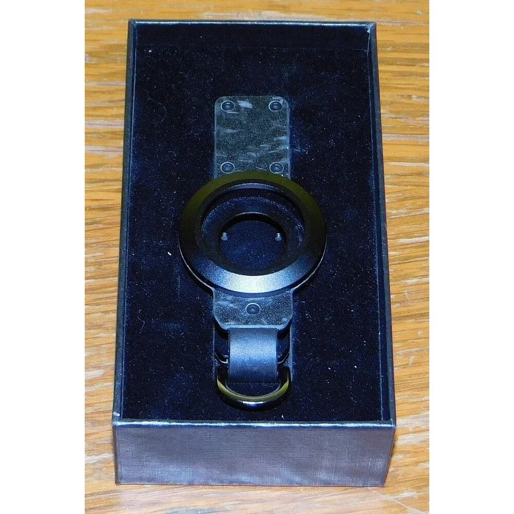 KIEIYI Compact Key Holder & Organizer w/Air Tag Holder Carbon Fiber Alloy